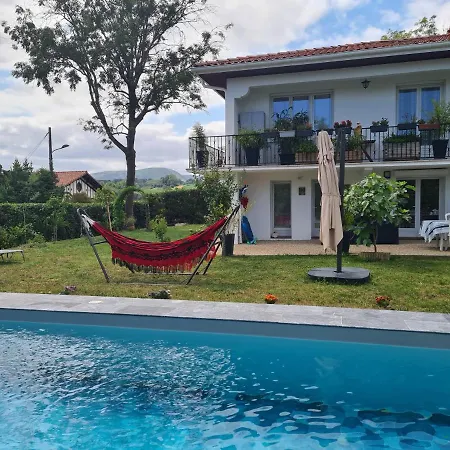 Avec Cuisine Et Grande Piscine Chauffee * Hendaye