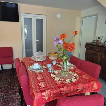 Avec Cuisine Et Grande Piscine Chauffee *