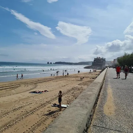 Apartament Avec Cuisine Et Grande Piscine Chauffee