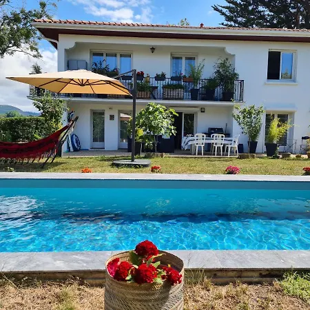 Avec Cuisine Et Grande Piscine Chauffee