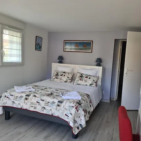Avec Cuisine Et Grande Piscine Chauffee Appartement